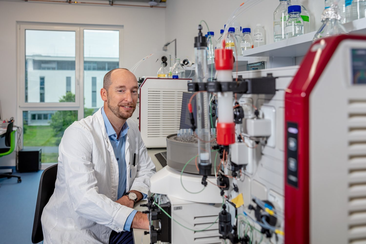 Science Park ambassador Alexander Gorczyza in the biocyc lab