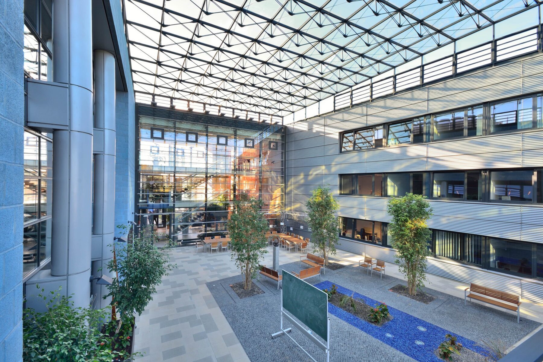 Atrium des Max-Planck-Instituts für Gravitationsphysik im Potsdam Science Park ©A. Okulla