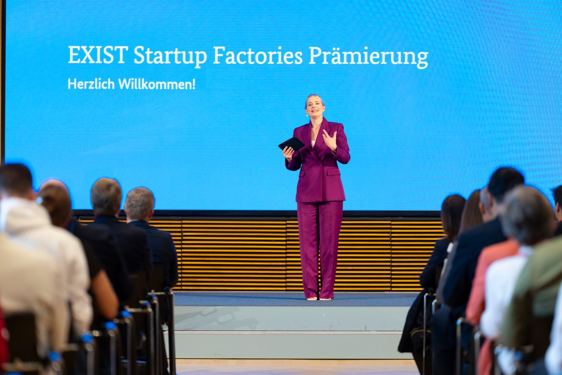 Prämierung der EXIST Startup Factories 2025 im BMWE ©BMWE/Dominik Butzmann