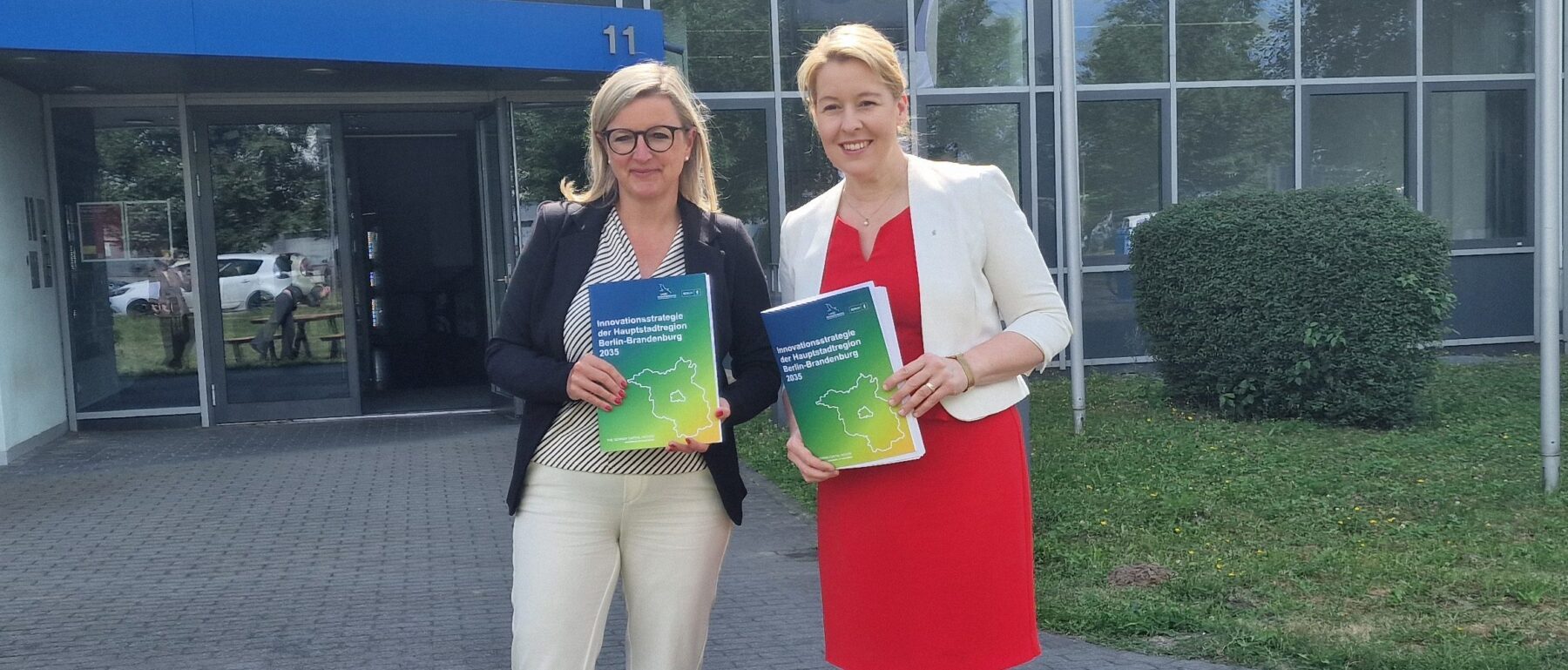 Brandenburgs Wirtschaftsministerin Martina Klement und Berlins Wirtschaftssenatorin Franziska Giffey stellen gemeinsam am 14. Juli 2026 die Innovationsstrategie 2035 der Hauptstadtregion Berlin-Brandenburg im Potsdam Science Park ©Foto: Karen Esser